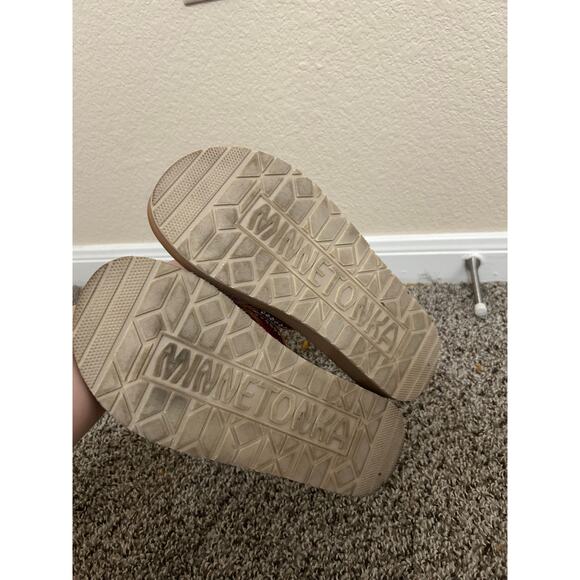 Minnetonka Flip Flops Women's Size 8 Comfort Slip On Tan Cute Sandals - Picture 8 of 9